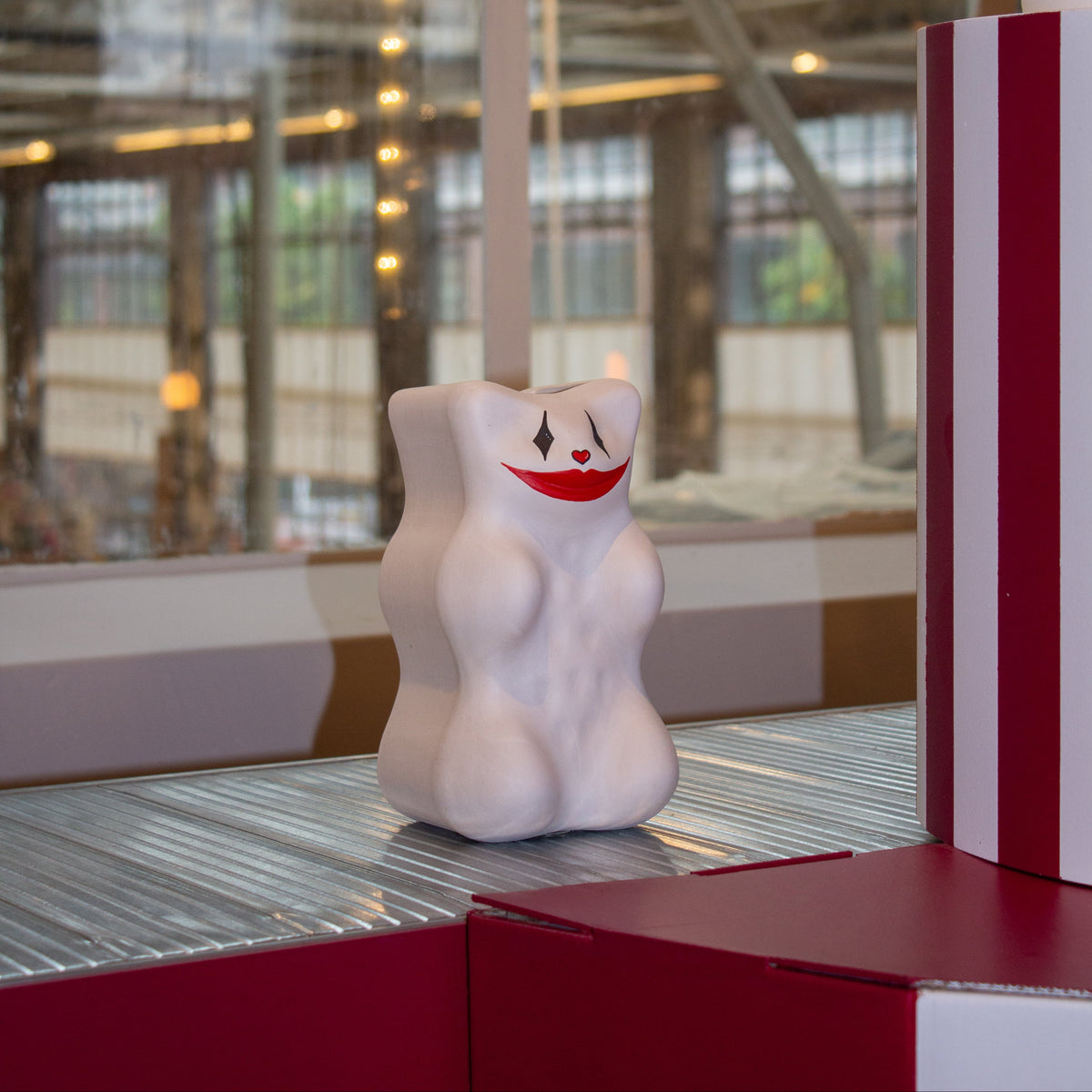 Goldbear Vase | Clown
