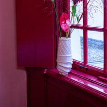 Afbeelding in Gallery-weergave laden, Ice Ice Baby vase