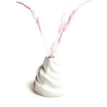 Afbeelding in Gallery-weergave laden, Swirl candle holder