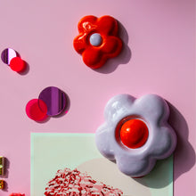 Afbeelding in Gallery-weergave laden, Wall Flower (small, object)