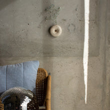 Afbeelding in Gallery-weergave laden, Do'nut Water Me vase