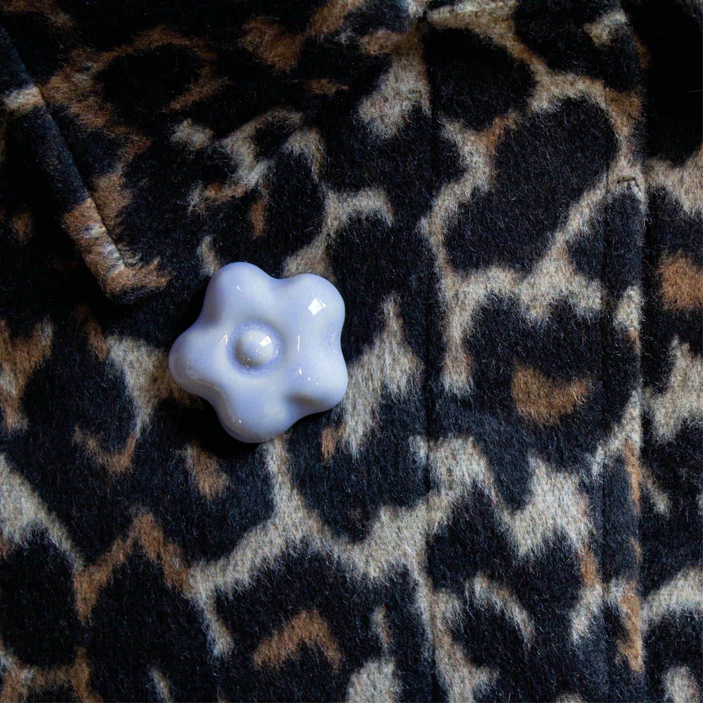 Chunky Flower pin (blue)