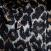 Afbeelding in Gallery-weergave laden, Goldbear Pin (Platinum Silver)
