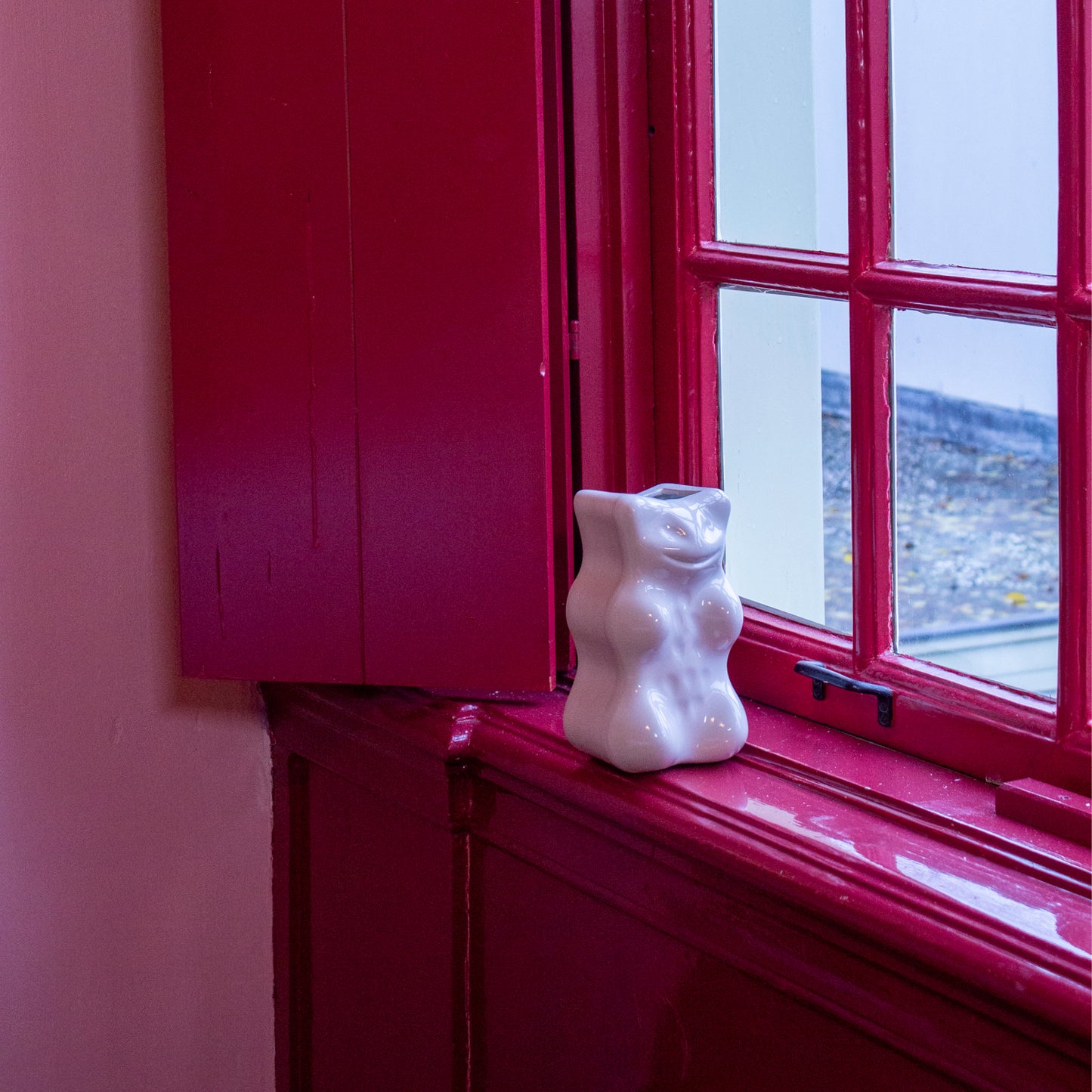 Goldbear vase
