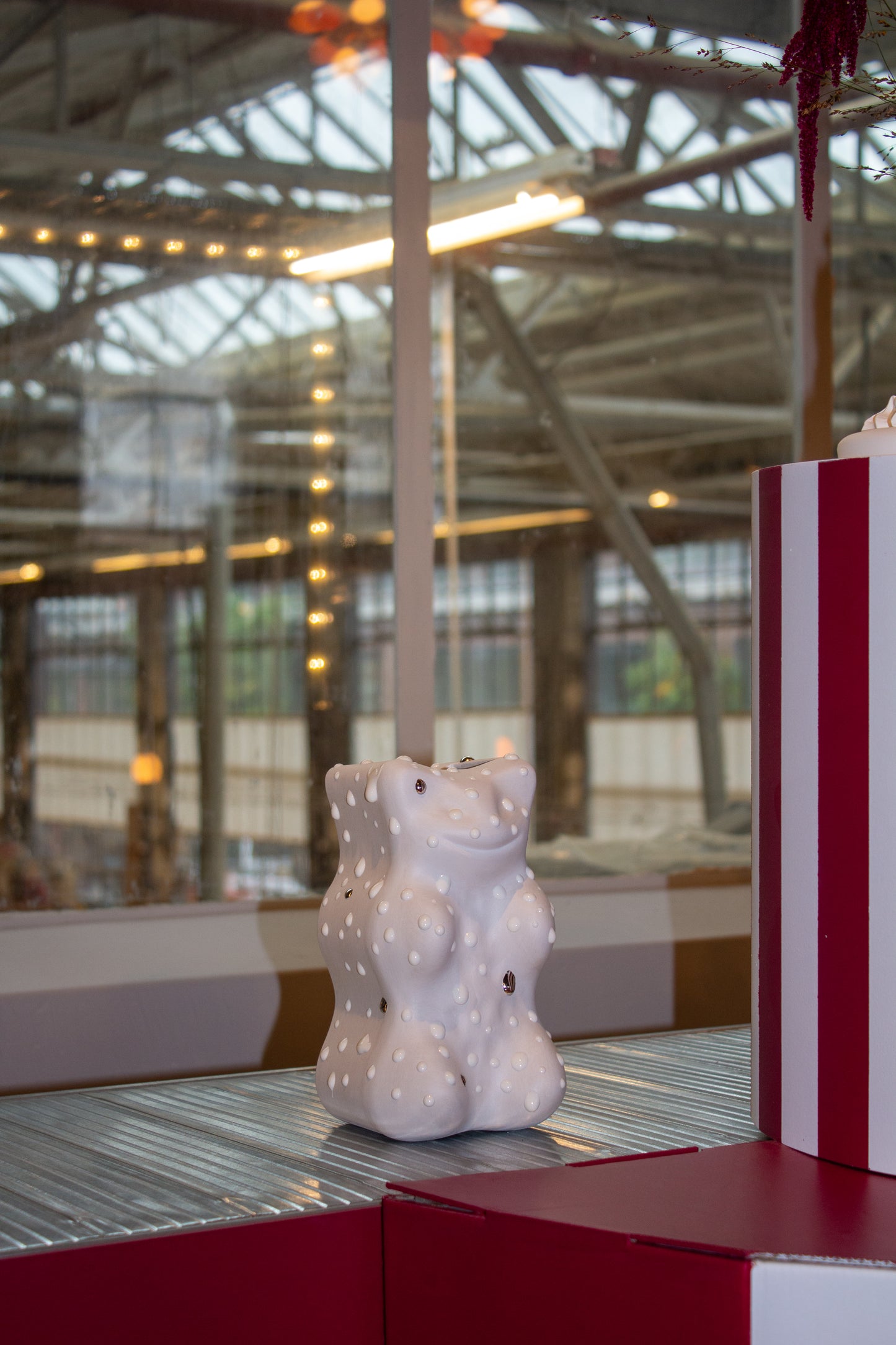 Goldbear Vase | Platinum
