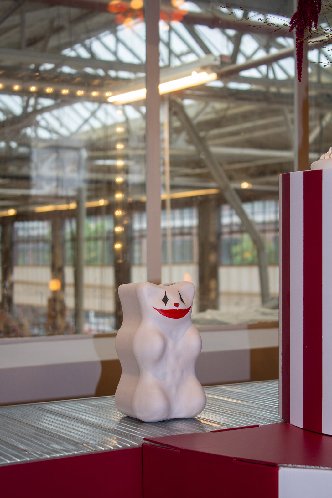 Goldbear vase - clown