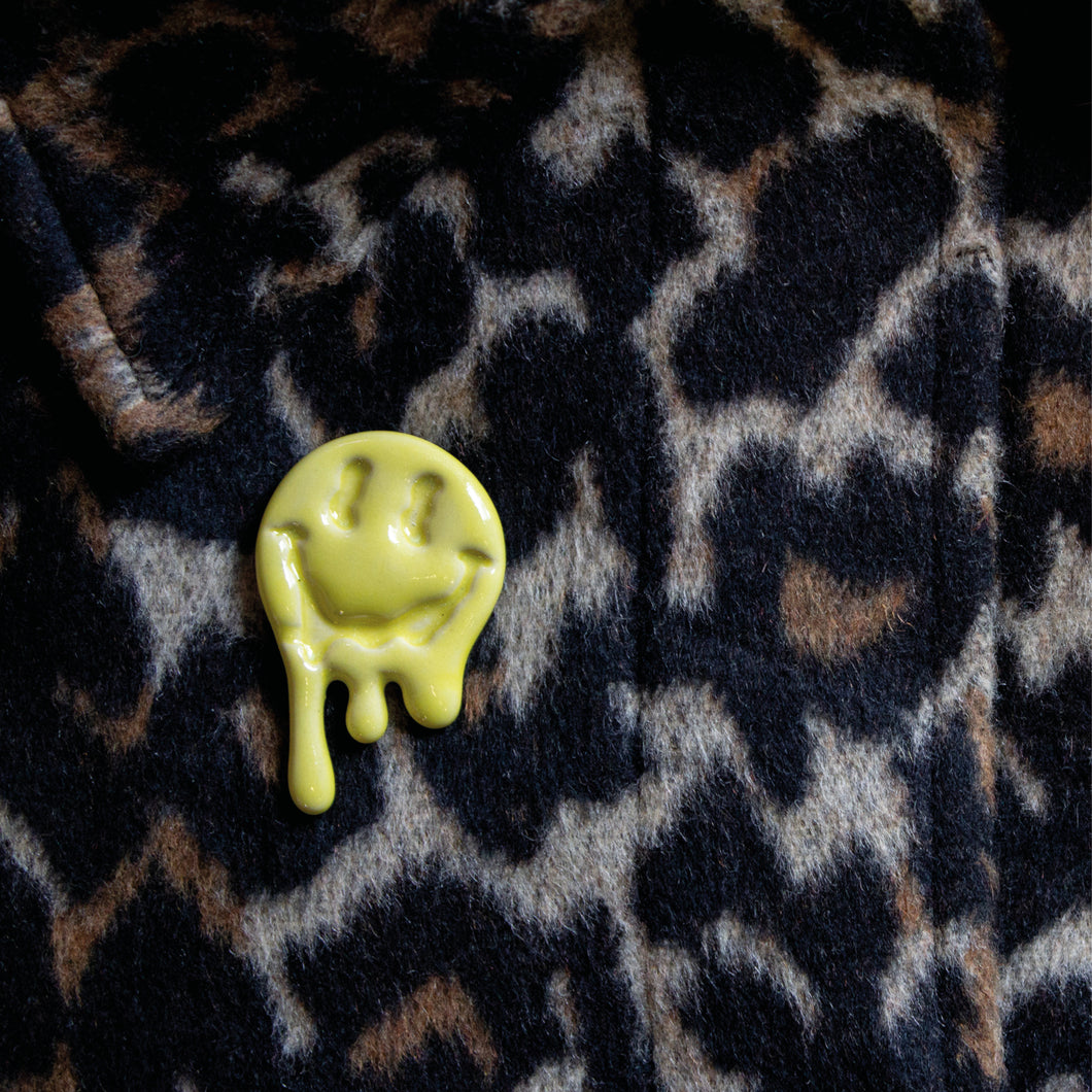 Melting Smiley pin (yellow)