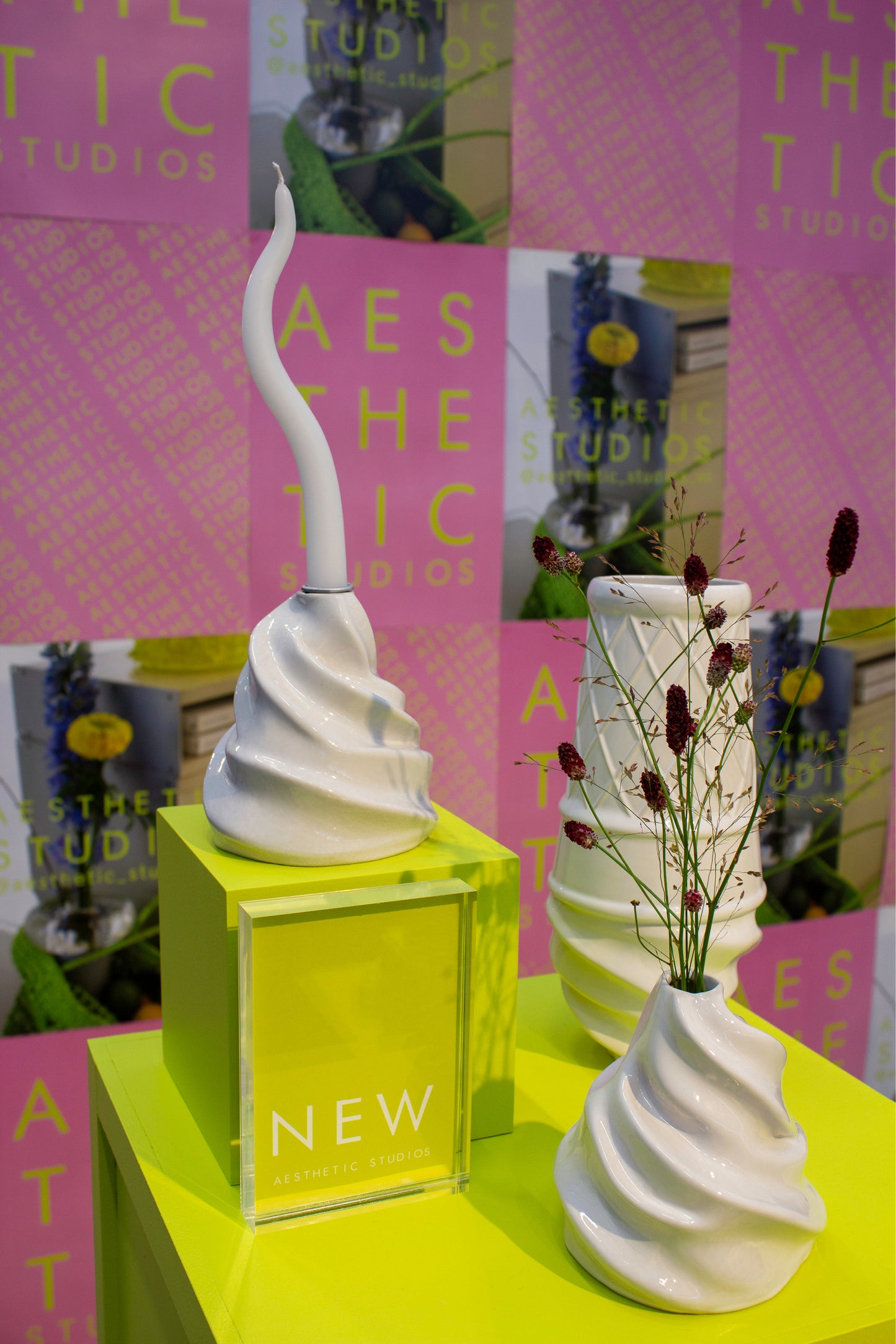 Swirl candle holder
