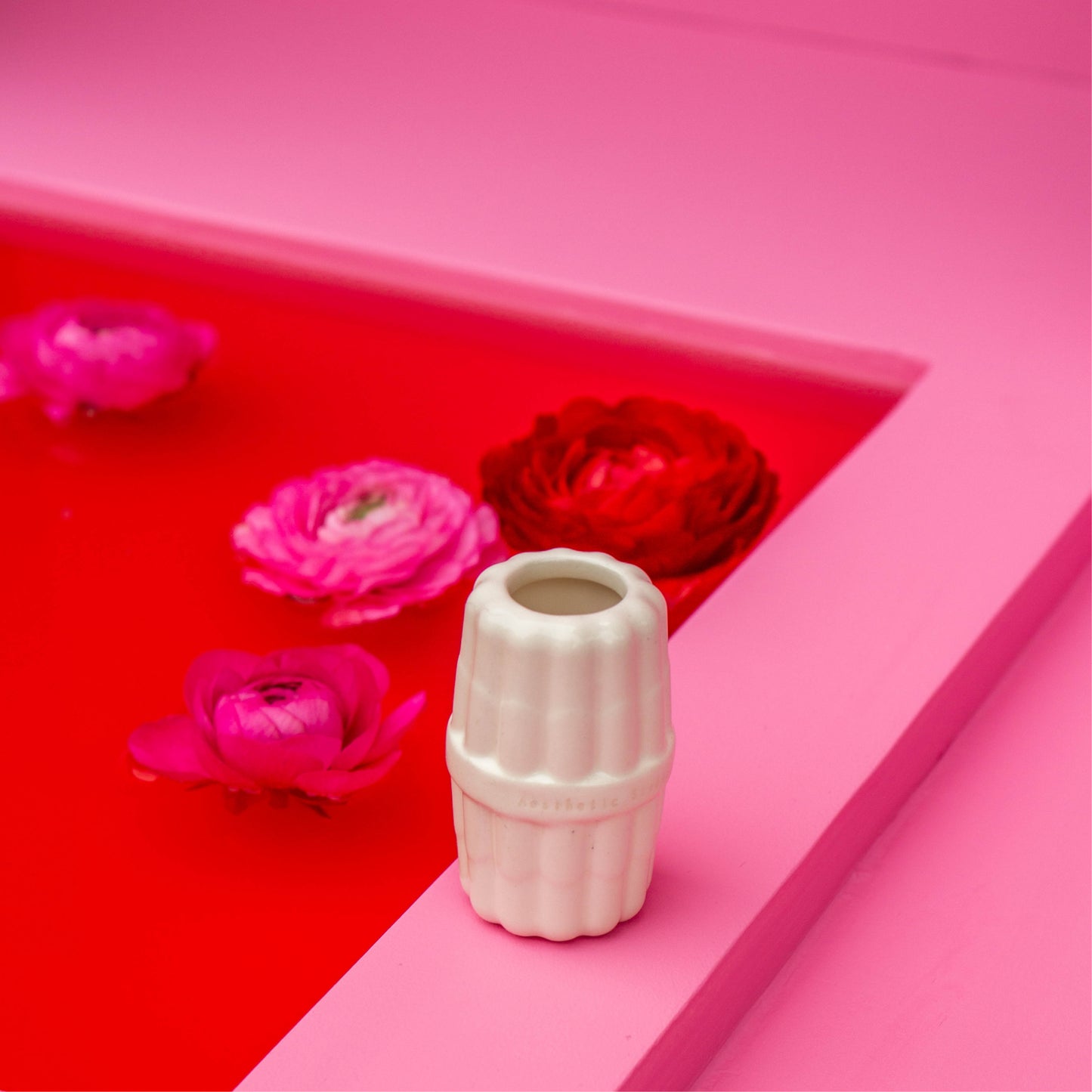 Mini Mona Love Vase