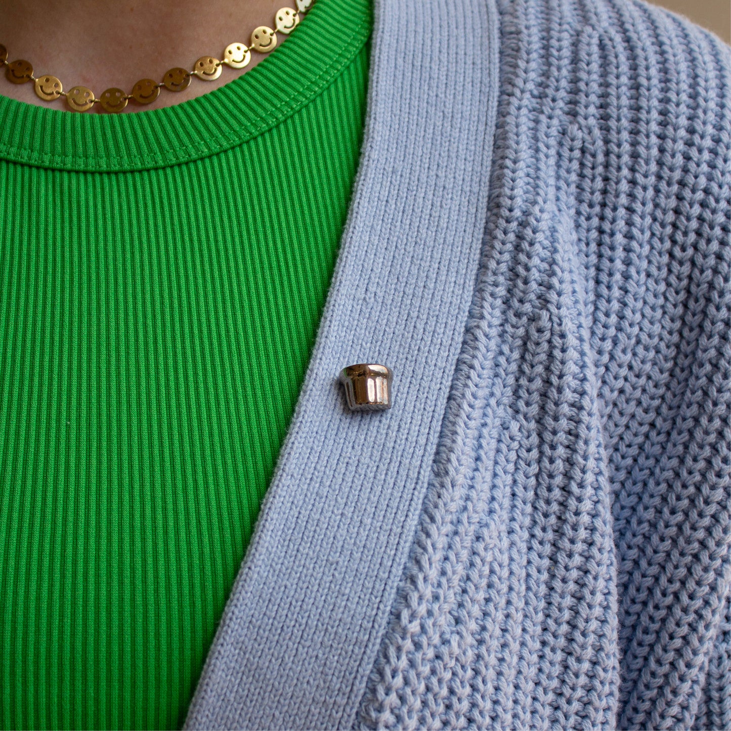 Mona Pin (Platinum Silver)