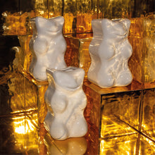Afbeelding in Gallery-weergave laden, Goldbear vase
