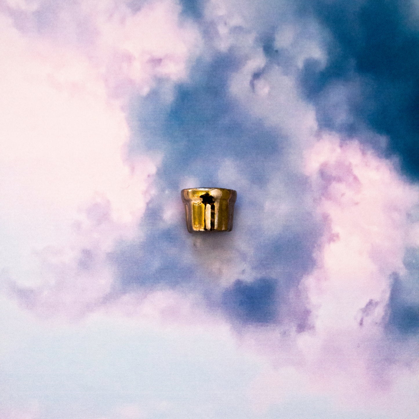 Mona Pin (Platinum Silver)